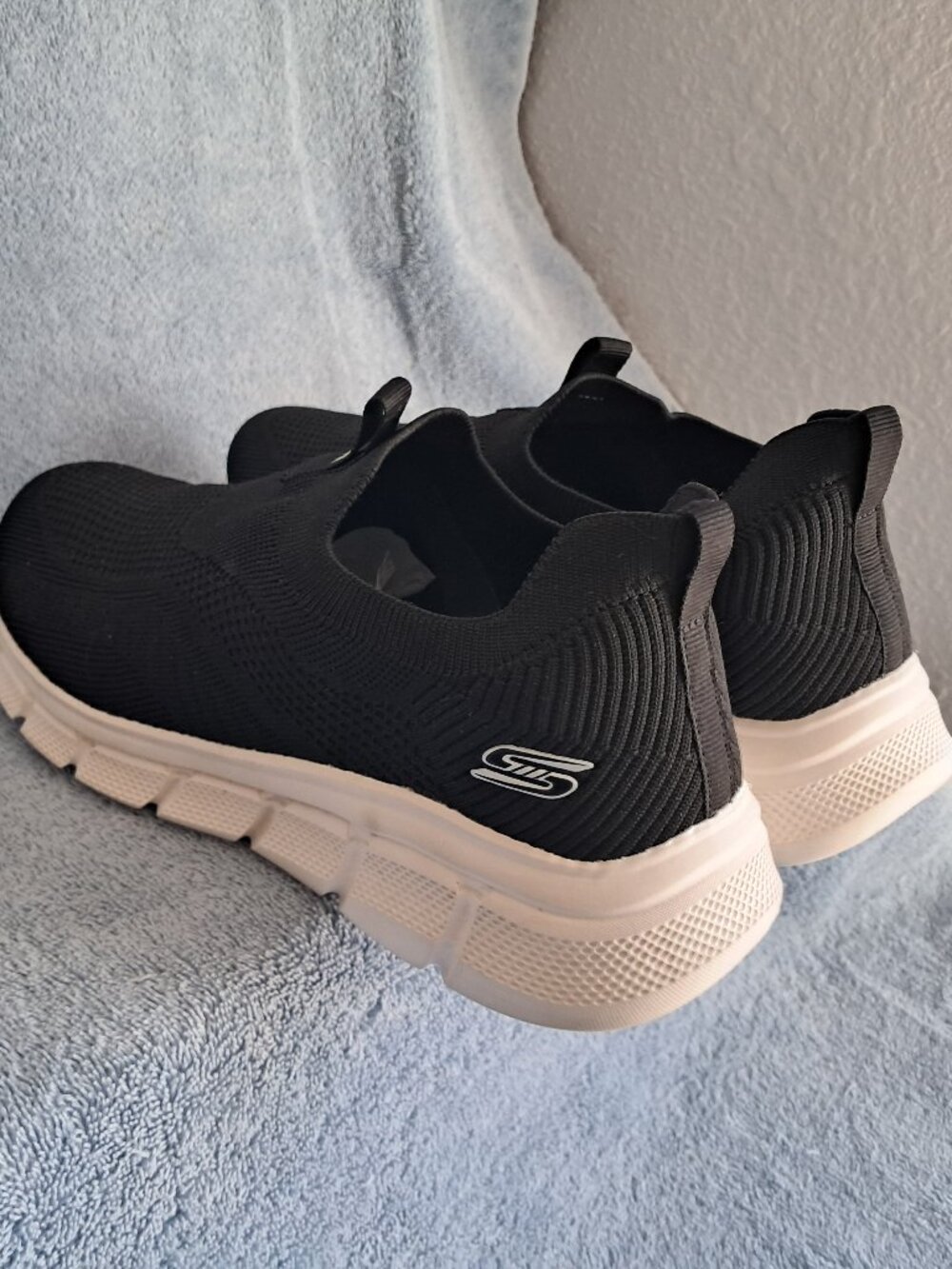 Skechers Bobs Black Knit Slip On Walking Shoes Sneakers Size 9.5